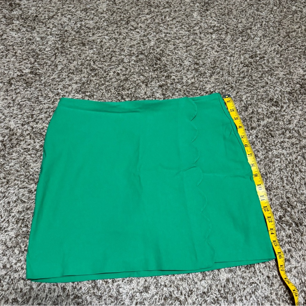 Crown & Ivy Vibrant Kelly Green Mini Skirt